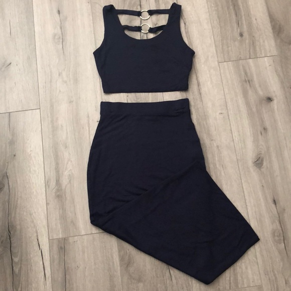 CROP TOP SKIRT SET - Picture 3 of 4